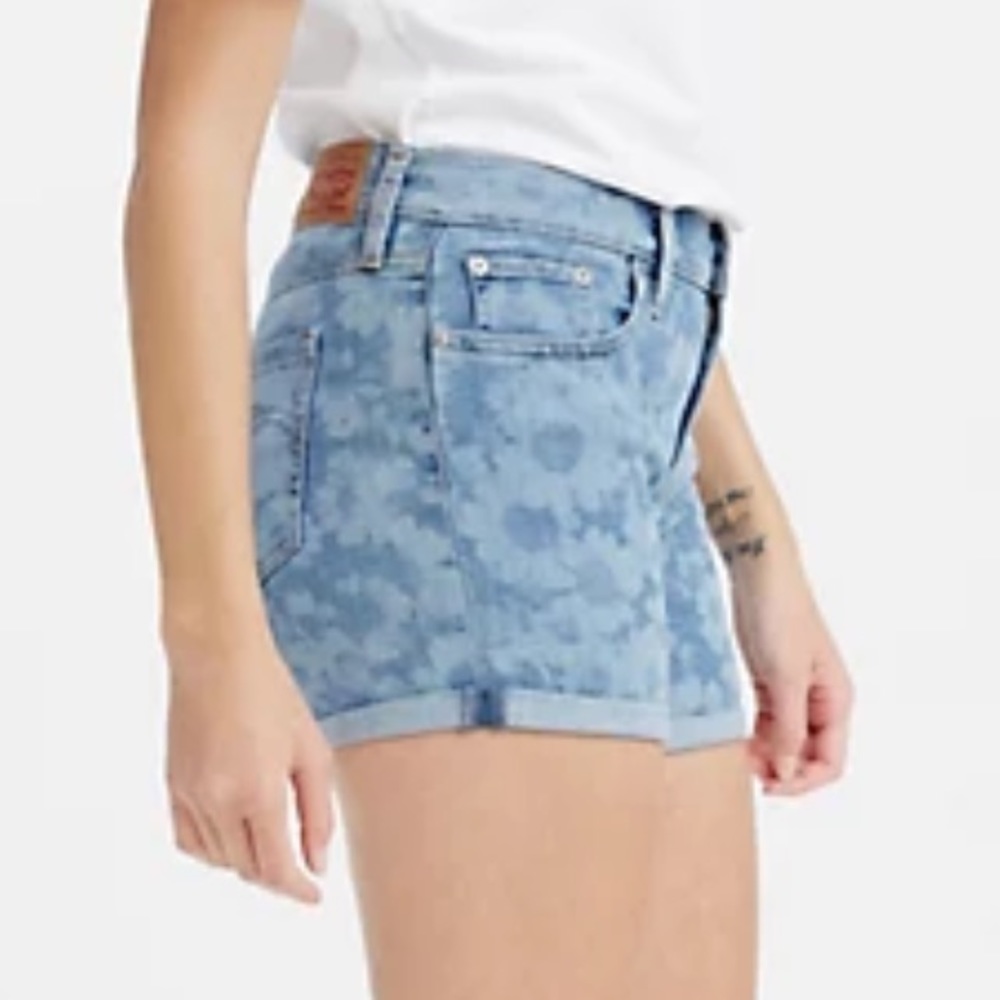 Levi’s Mid- Length Shorts- Slate Daisy/Light Wash - Picture 2 of 8